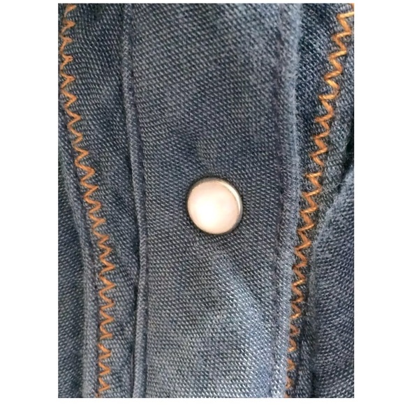 NWT Miss Me Sleeveless Embroidered Blouse Blue Rhinestones Pearlized Snaps - Picture 3 of 8